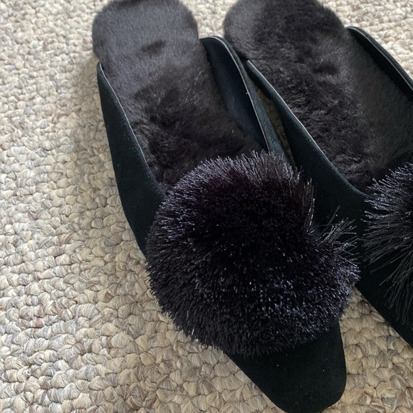 New size 9.5 Chico faux black suede pull on with fur lining and Pom pom - Picture 2 of 7